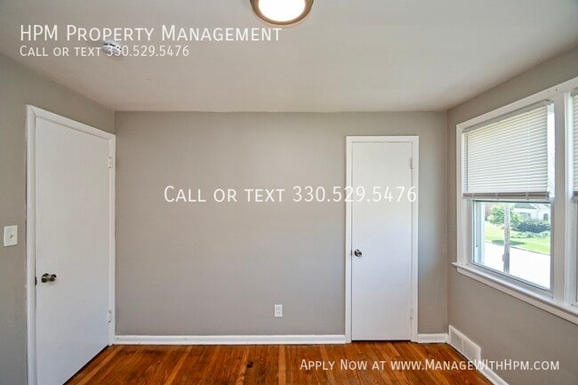 Building Photo - 885 S Green Rd