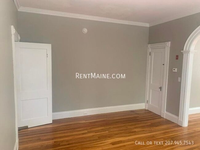 Building Photo - 13 Hudson St