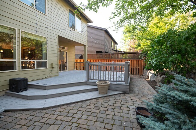 Building Photo - Sun Meadow Home 4 Bed + Bonus + Office + H...