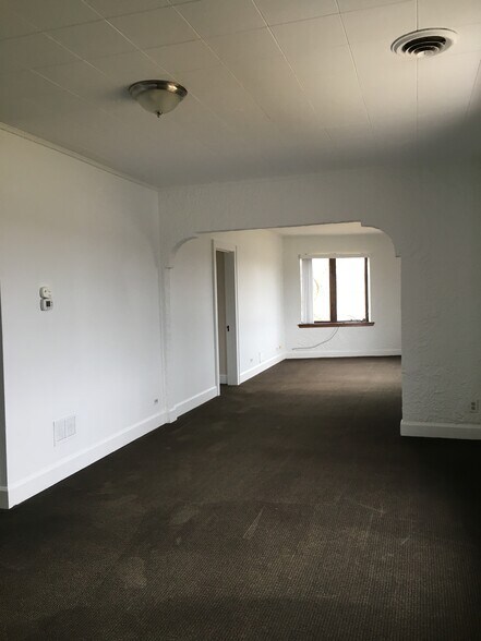 Building Photo - 4606 Old Grand Ave