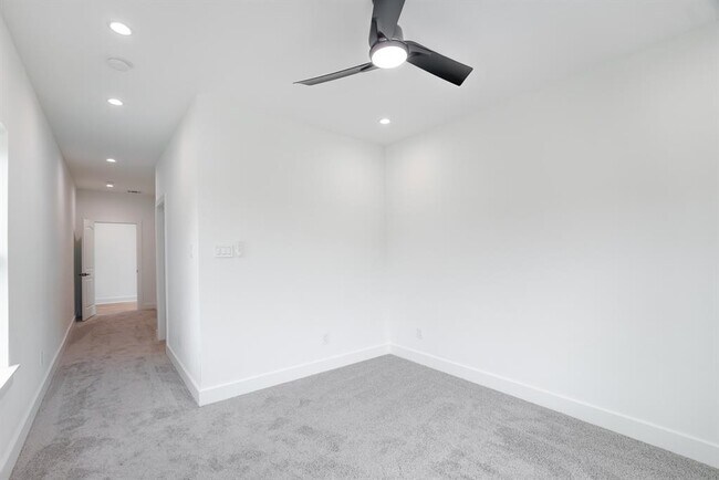 Building Photo - 7903 Sunnyhill St