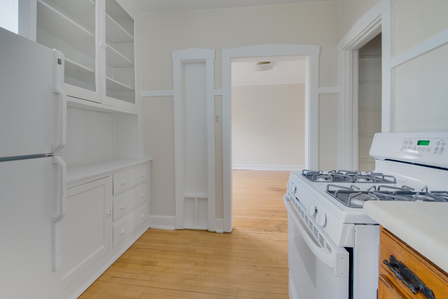 Building Photo - 1919 W Estes Ave