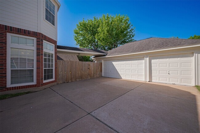 Building Photo - 4707 Gladesdale Park Ln