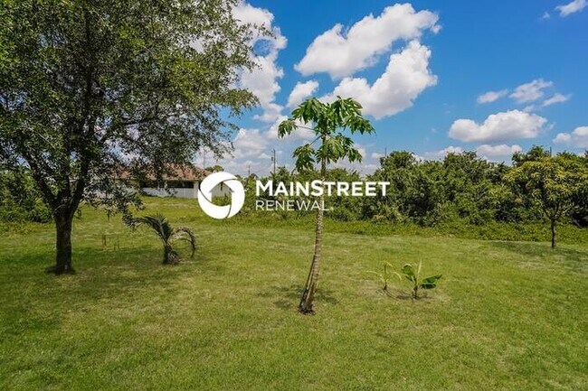 Building Photo - 3 Bedroom Pet-Friendly Home in Lehigh Acre...