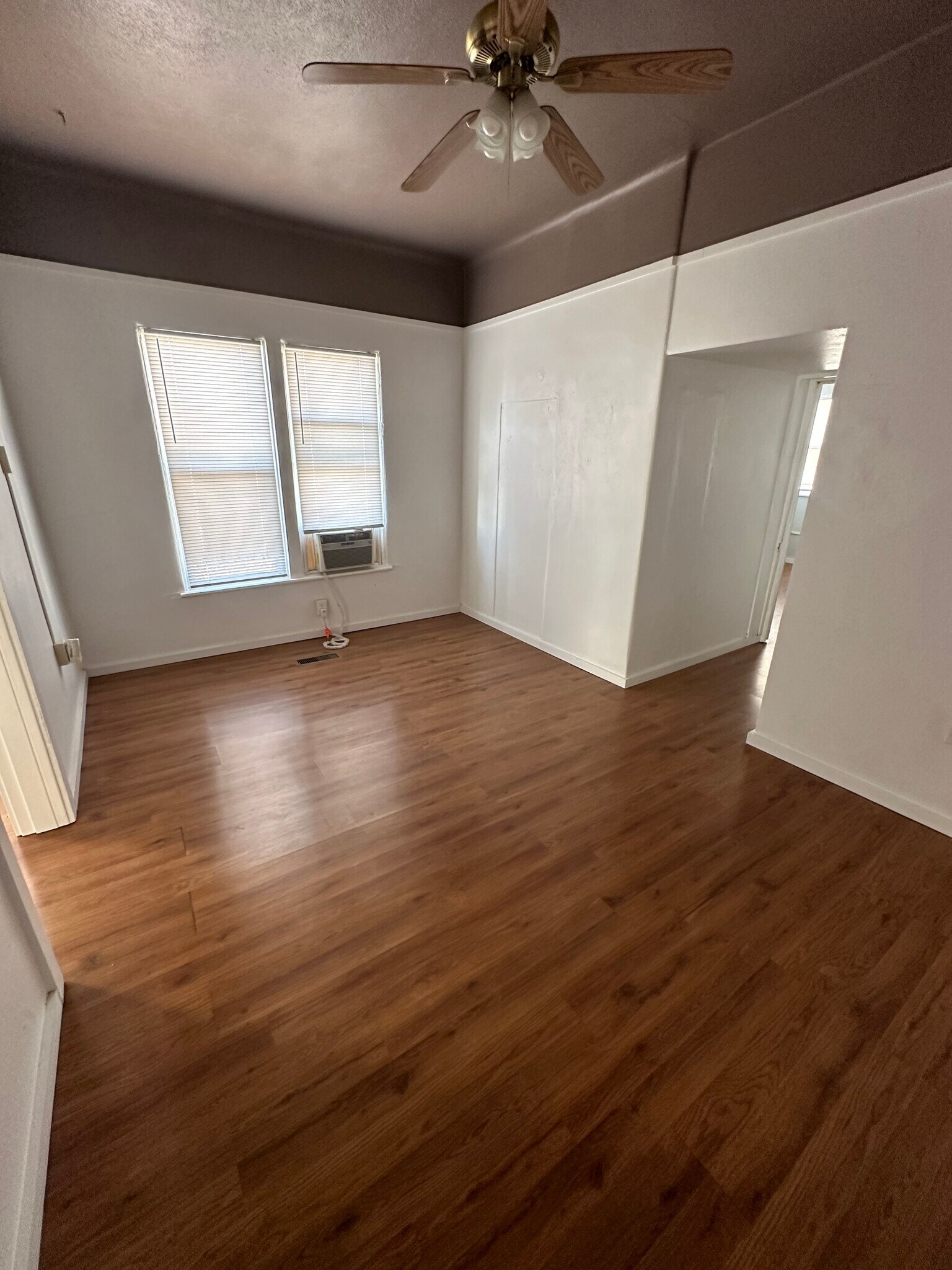 Building Photo - 315 N Locke Ave