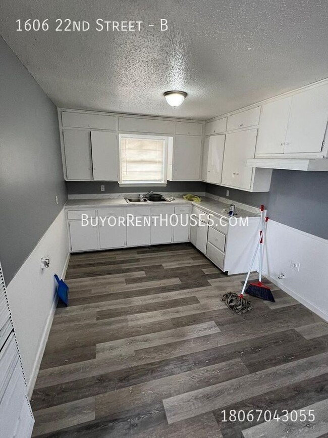 Building Photo - Handyman Special $99 Move in + Admin Fee /...