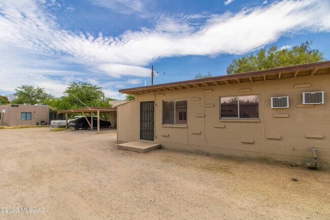 Building Photo - 3647 E Bermuda St