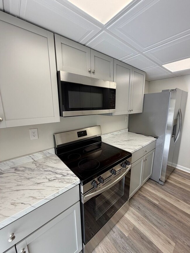 Building Photo - 916 Cobble Creek Curv