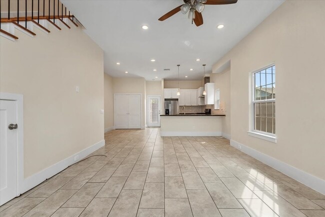 Building Photo - 2002 Lynnfield St