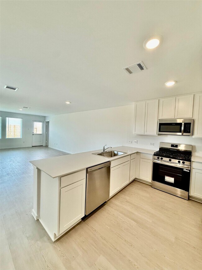 Building Photo - 3053 Sunrise Dr