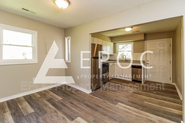 Building Photo - 617 Dailey St