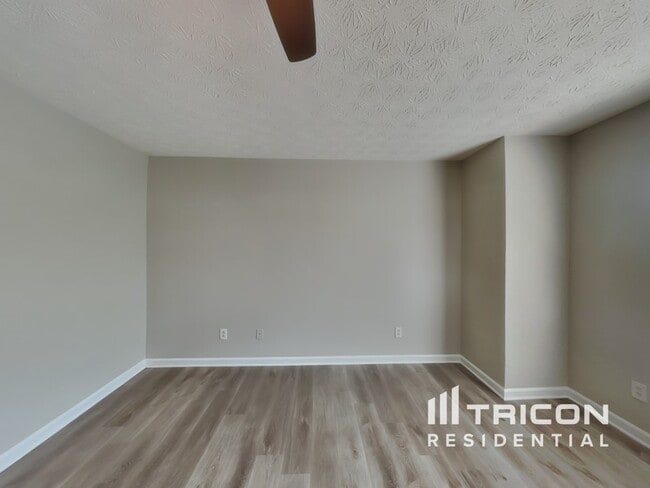 Building Photo - 7172 Grosbeak St