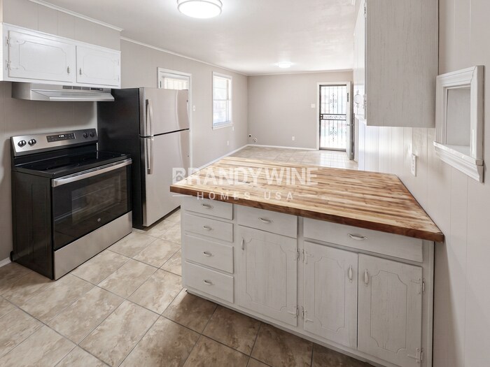 Building Photo - 4854 Cloister Ave