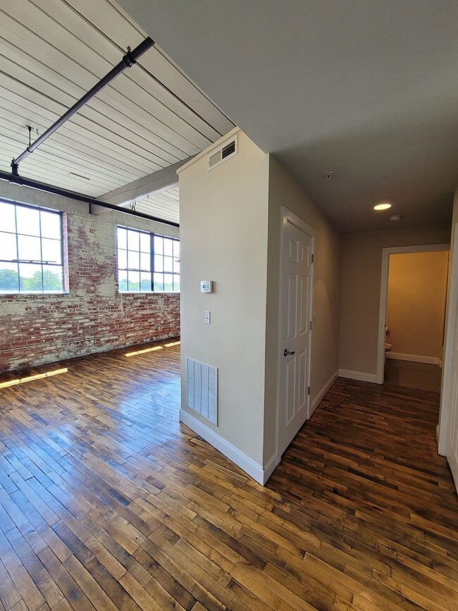 Building Photo - 109 N Hayne St