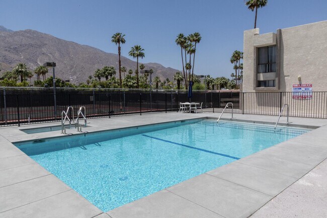 Building Photo - 1400 E Palm Canyon Dr