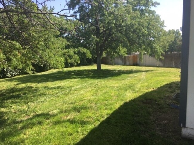 Building Photo - 4971 Chukar Dr