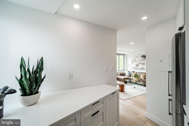 Building Photo - 4200 Cathedral Ave NW
