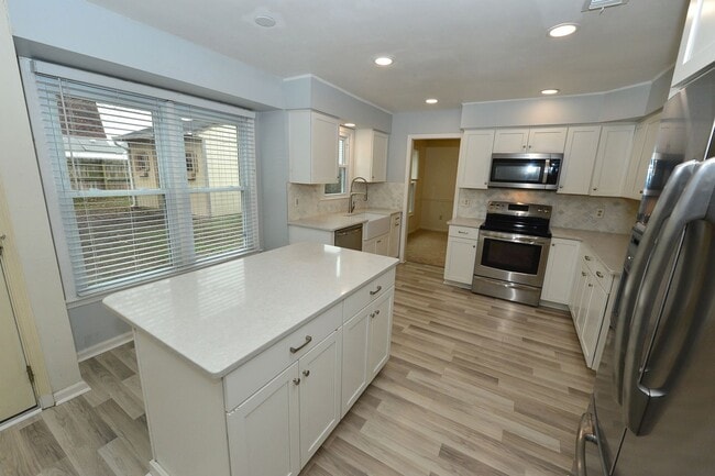 Building Photo - Gourmet Kitchen!