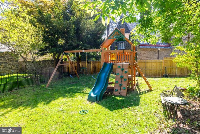 Building Photo - 228 W Willow Grove Ave