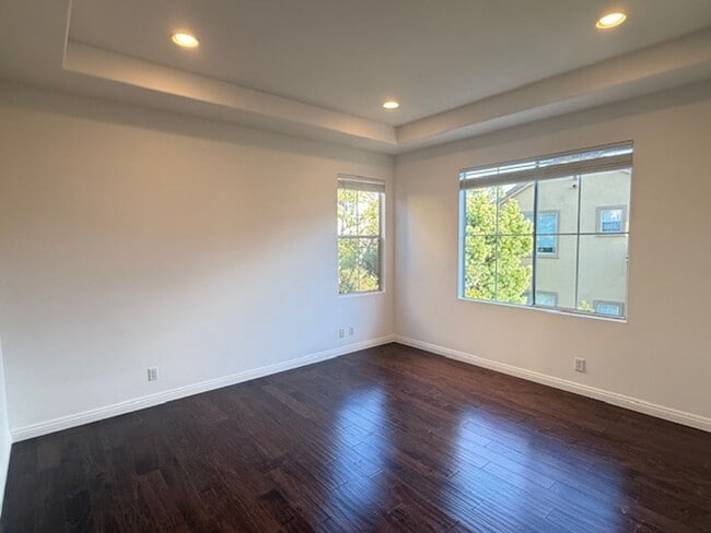 Building Photo - 3bdr Home located in the Prestigious Gated...