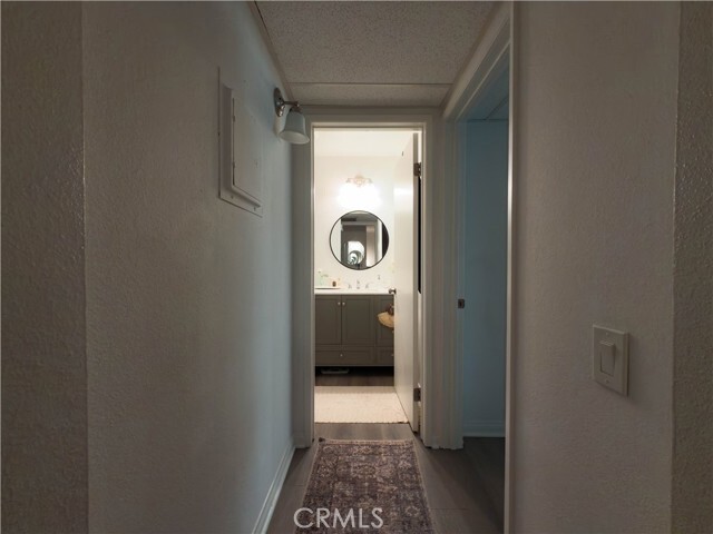 Building Photo - 532 N Rossmore Ave