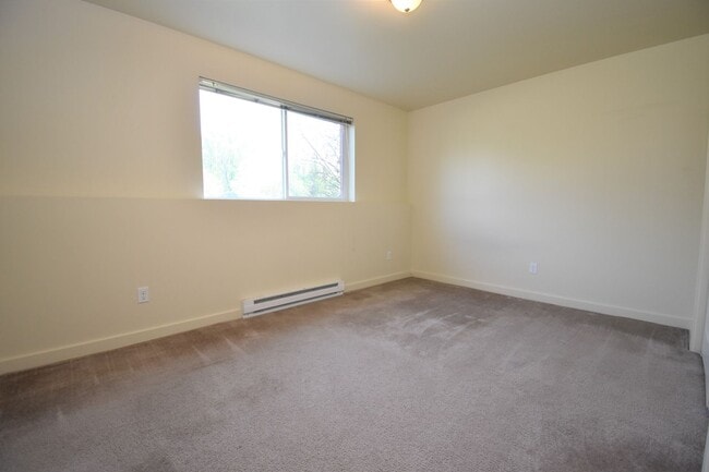 Building Photo - 807 W Villard St