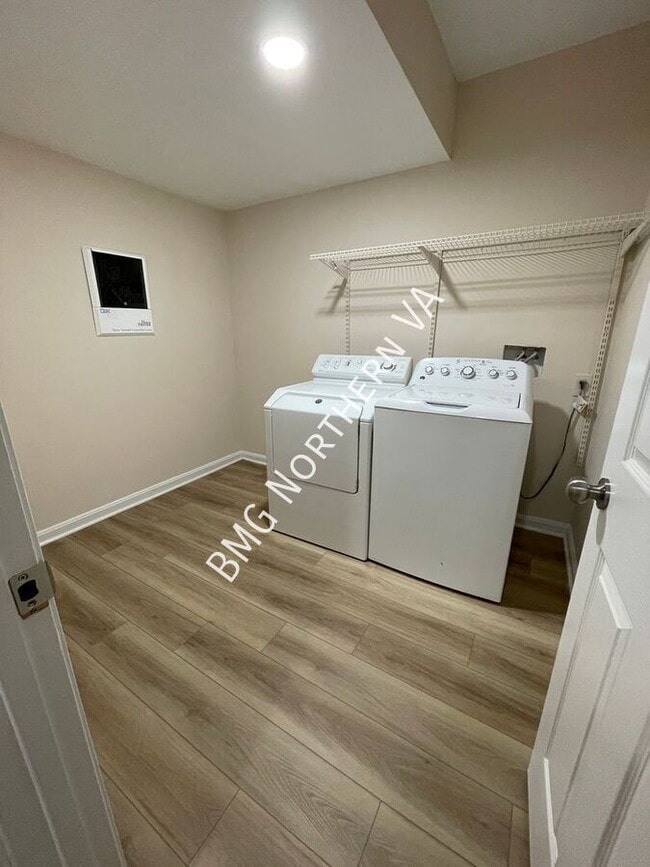 Building Photo - 22525 Maison Carree Square