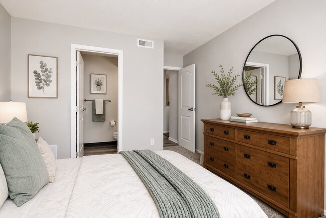 Building Photo - 2 bed 2 bath in Dublin City Schools!