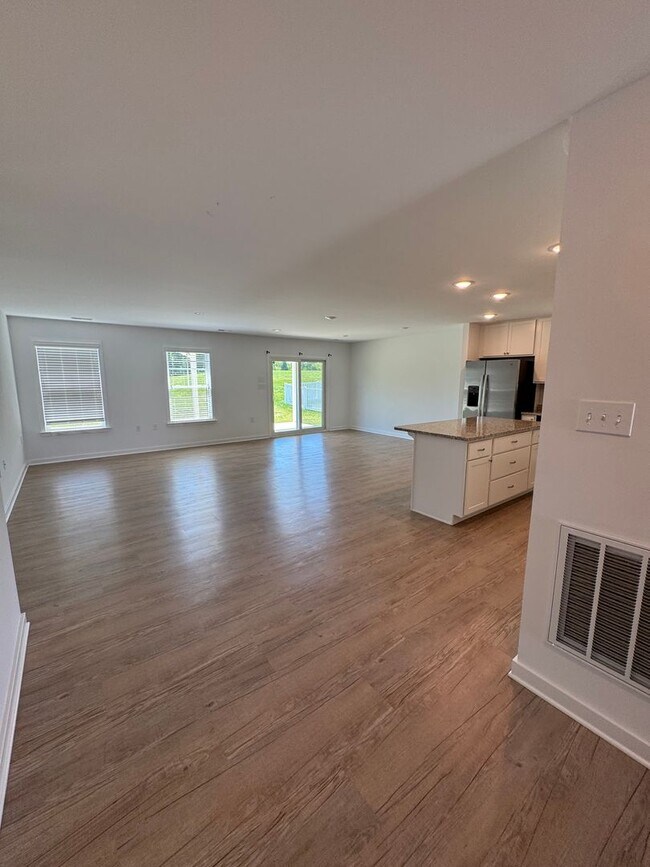 Building Photo - 612 Dripping Spring Dr
