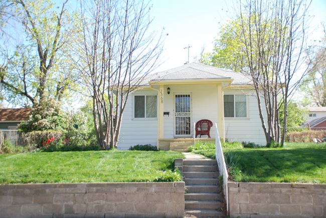 Building Photo - 2368 W Maplewood Ave