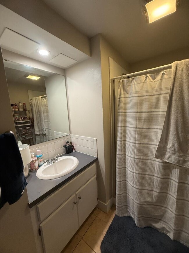 Building Photo - 813 Maine St