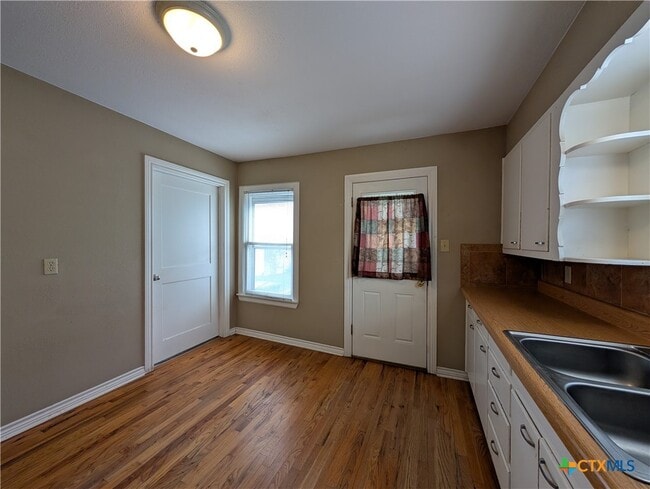 Building Photo - 1185 W Mill St