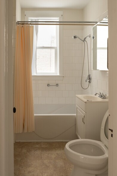 Building Photo - 3541 N Whipple St