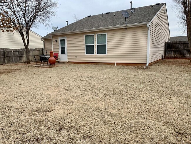 Building Photo - 2400 Desert Willow Terrace