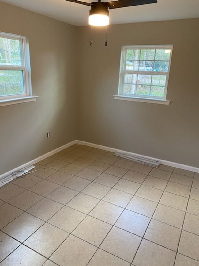 Building Photo - Available Now *PET FRIENDLY*