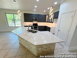 Building Photo - 6601 Shadden Oaks