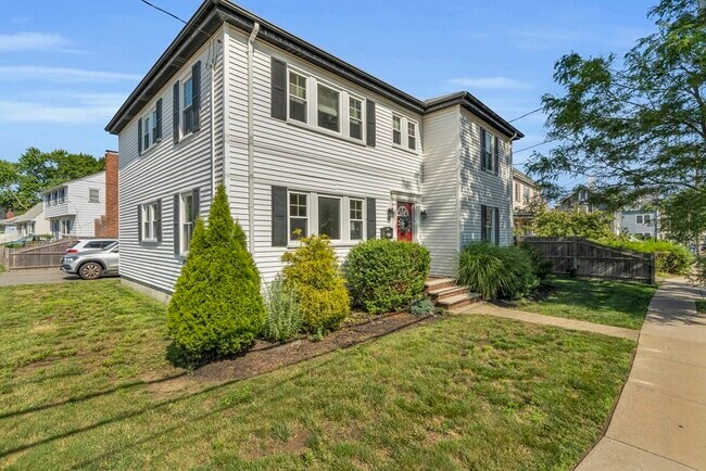 Building Photo - 907 Adams St