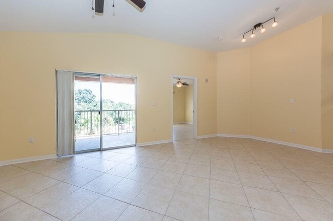 Building Photo - 5080 Fairways Cir