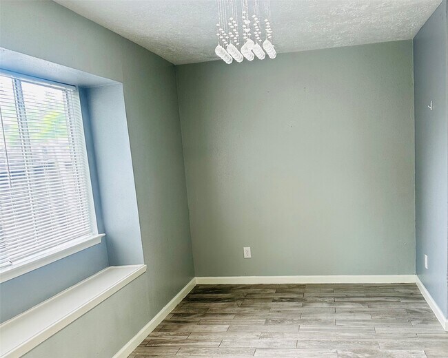 Building Photo - 2115 Barrington Pl Dr