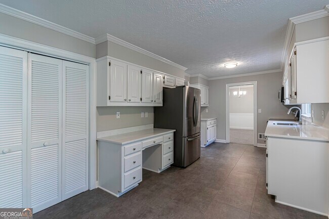 Building Photo - 3165 Henderson Walk