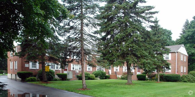 Primary Photo - 122 W Main St