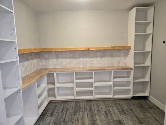 Building Photo - Coming Soon! ?Beautiful 4 bed, 2 bath Home, NO HOA! (Available 05/15/26)