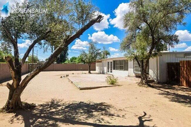 Building Photo - 941 S Baylor Dr