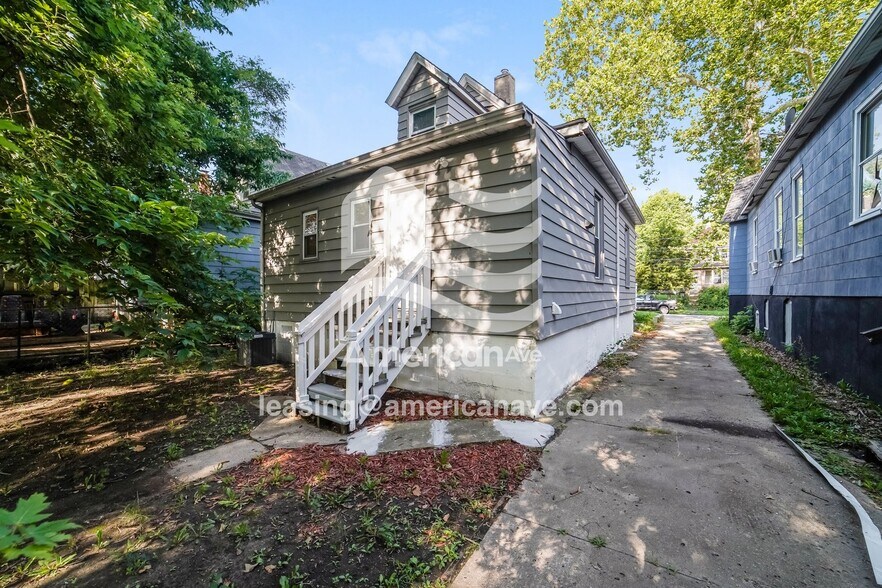 Building Photo - 1820 N Peoria Ave