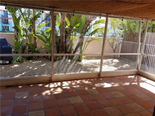 Building Photo - 1159 SE 6th Ct