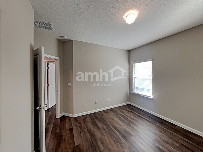 Building Photo - 204 Hemlock Pt