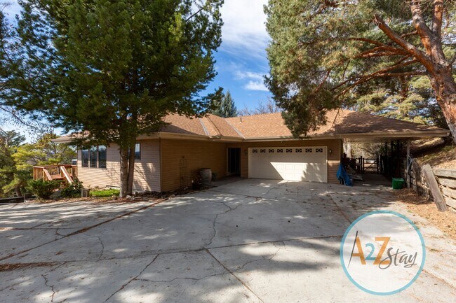 Building Photo - Executive Rental in North End Foothills