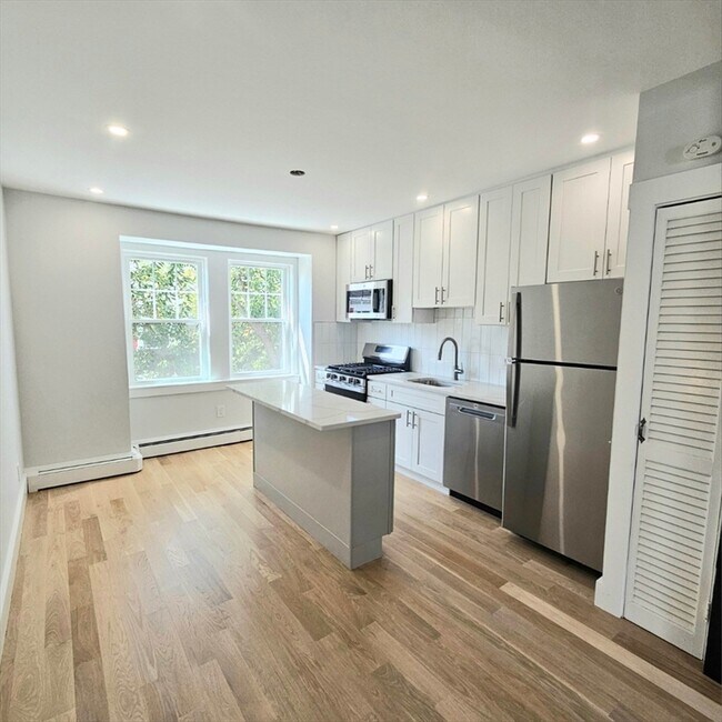 Primary Photo - 18 Roberts St