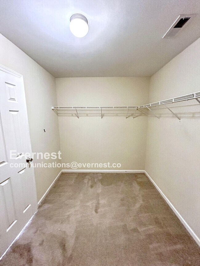 Building Photo - 208 Trevor Ridge Dr