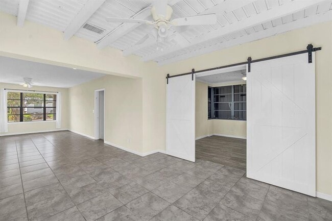 Building Photo - 2221 SW 67th Ave